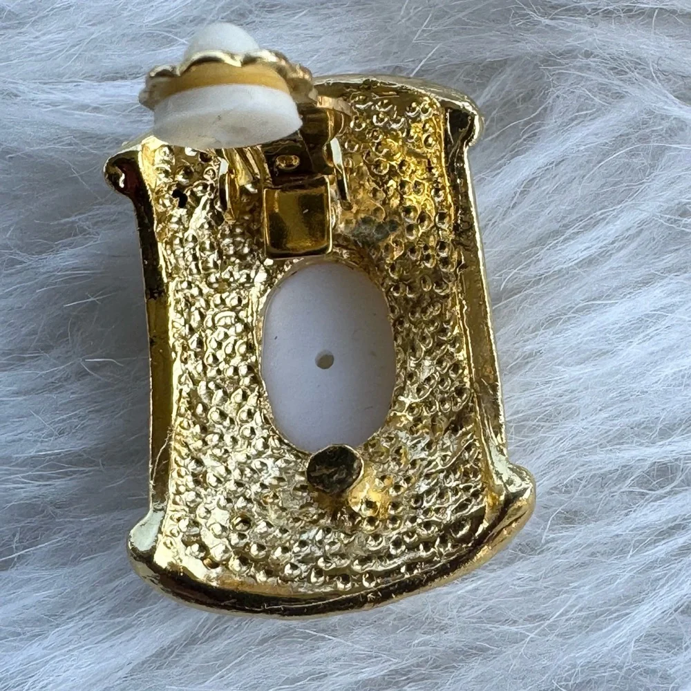 Vintage gorgeous statement